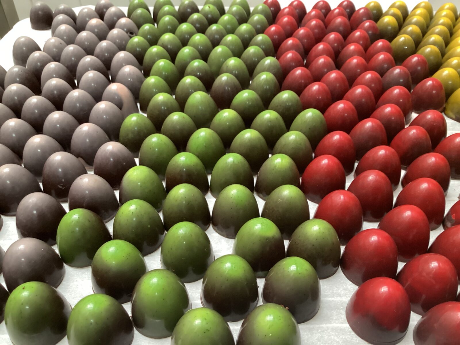 Chococap's (oeuf en chocolat) de couleurs différentes