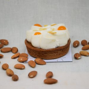 Gâteau à l'amande, abricot et crème vanille